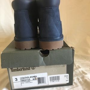 Boys timberlands size 3
